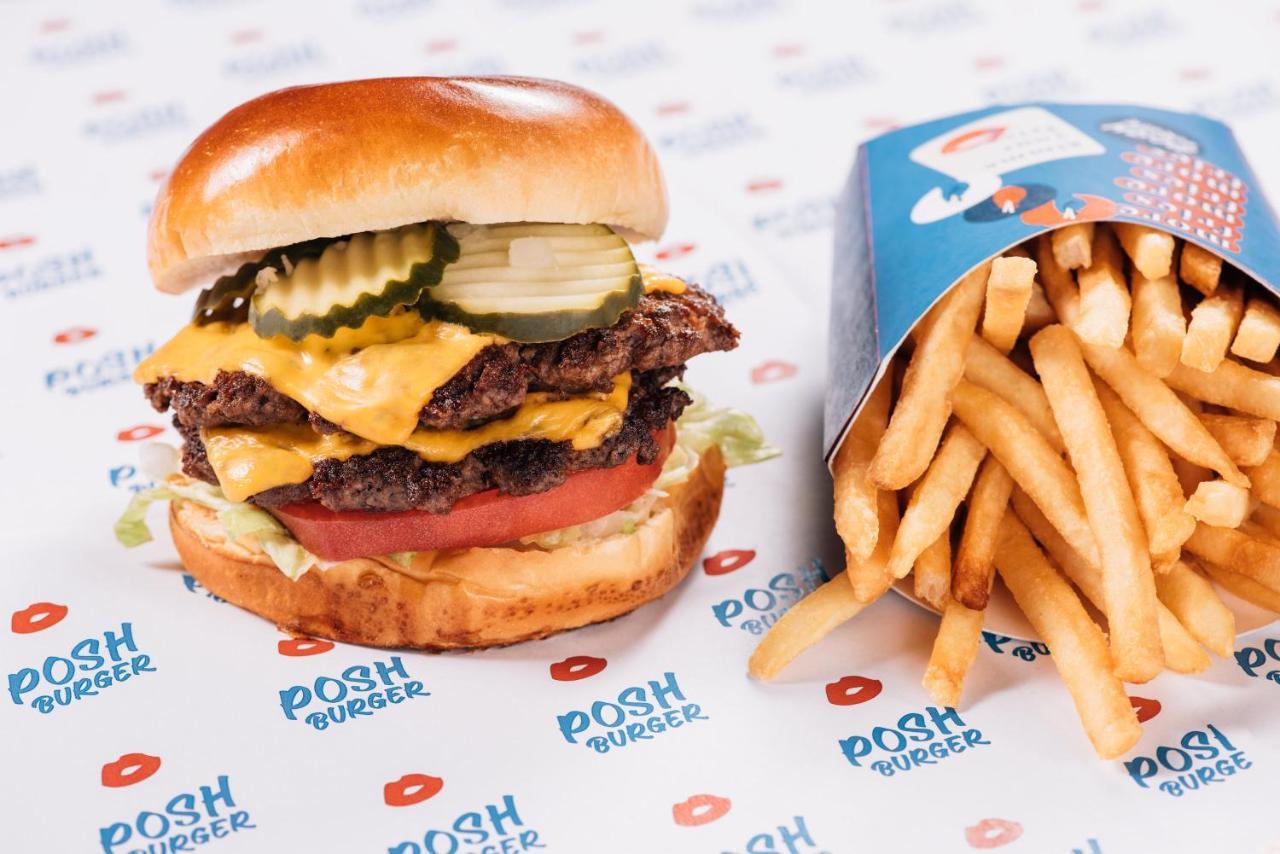 Aria Resort & Casino Las Vegas Ngoại thất bức ảnh A Posh Burger and French fries