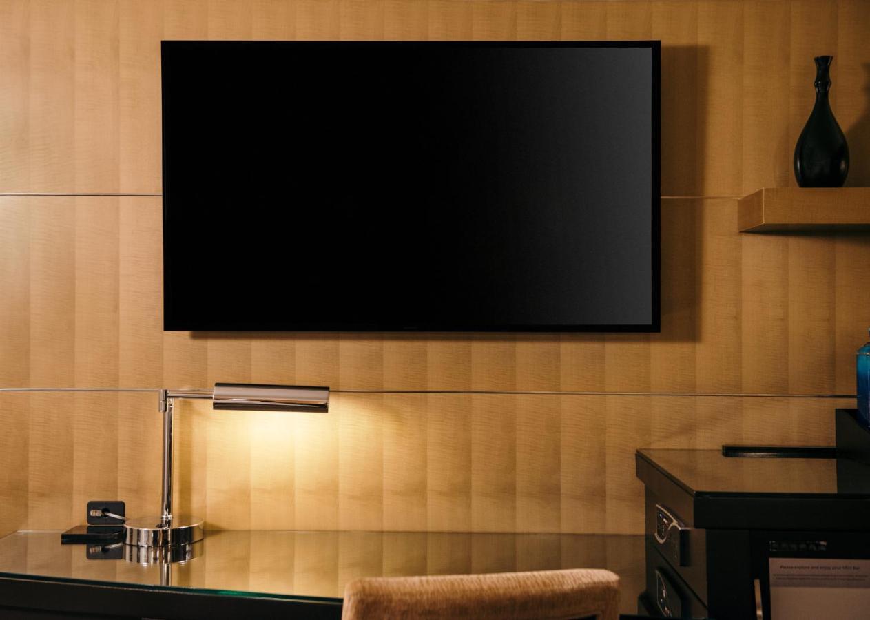 Aria Resort & Casino Las Vegas Ngoại thất bức ảnh A wall-mounted television