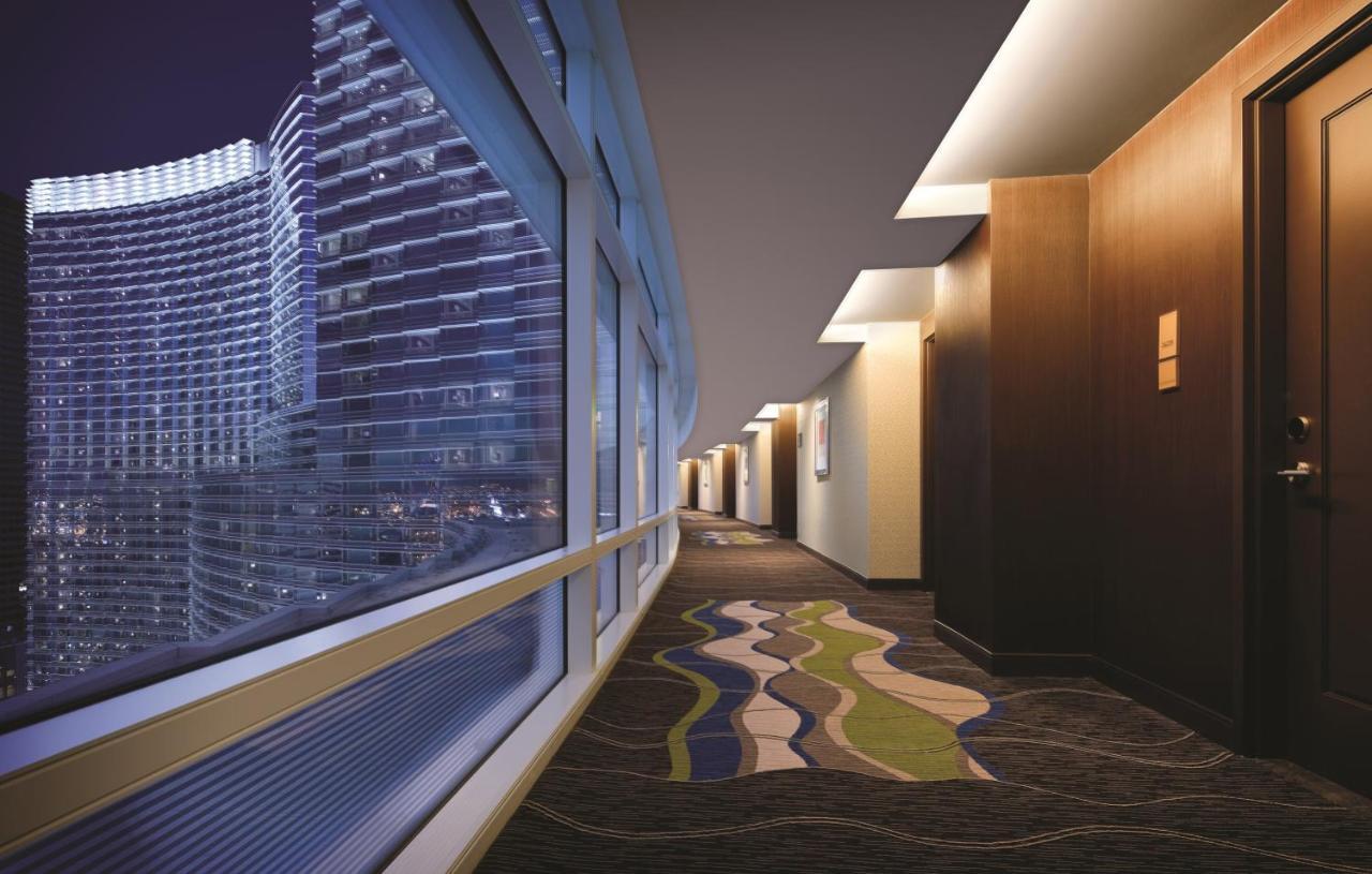 Aria Resort & Casino Las Vegas Ngoại thất bức ảnh A corridor at the hotel